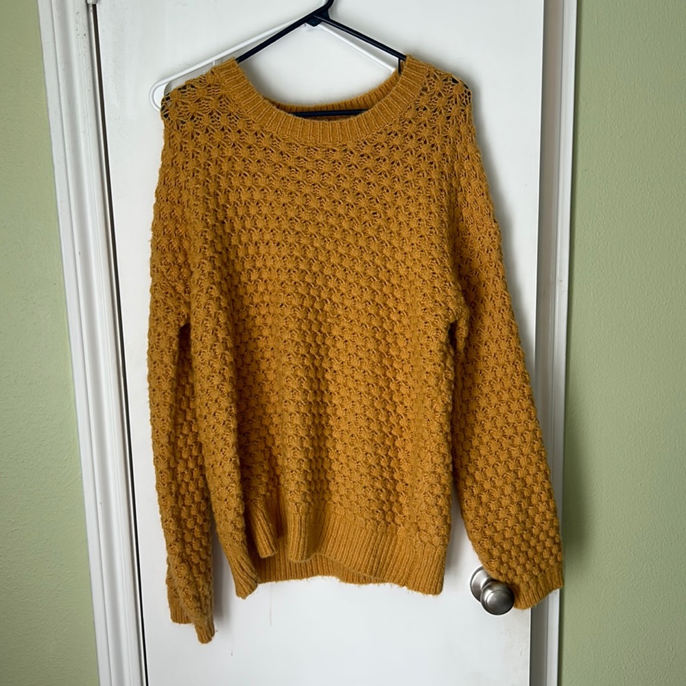 Gorgeous mustard color sweater!! Brand new never worn. Size M/L